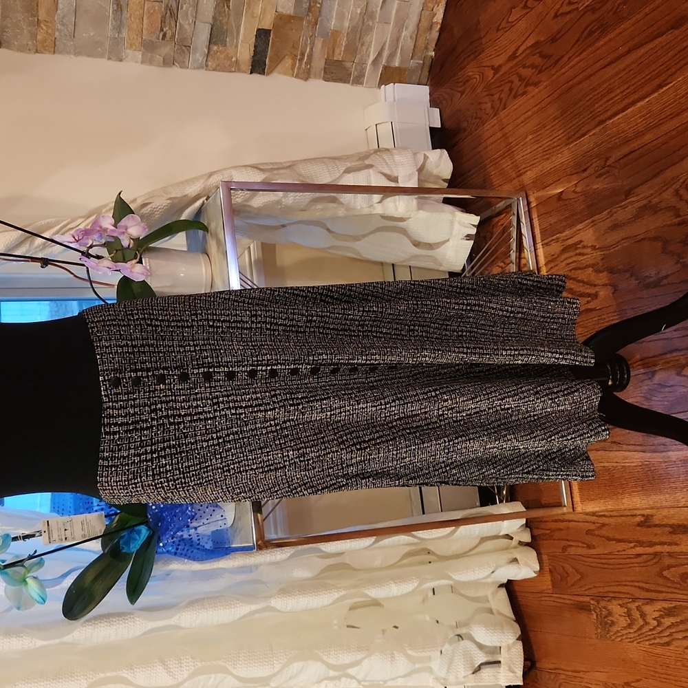 5 for $25 EsSe black and white skirt with buttons for decoration